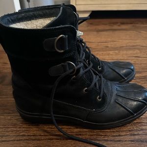 Black Ugg snowboots